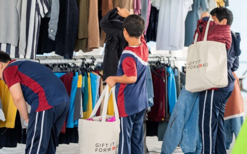 Dubai Holding’s Gift It Forward aligns with Season of Wulfa, distributing over 500,000 items this Ramadan